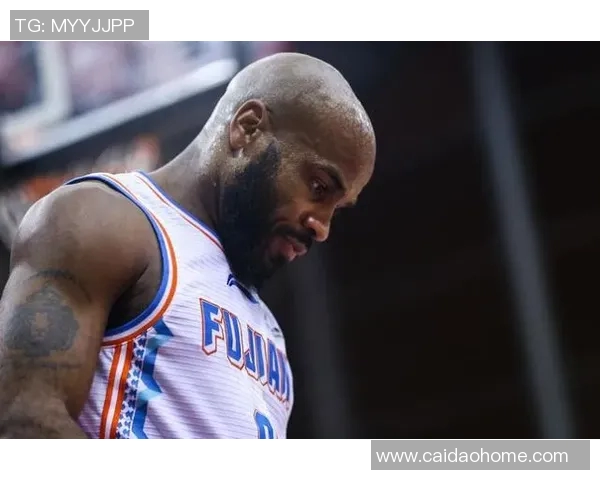 球队宣布罗伯特-高登加盟，锋线新生力量再添强援